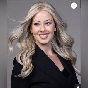 Belle tress “Priestly” wig in color Cappuccino latte Rare New handtied cap